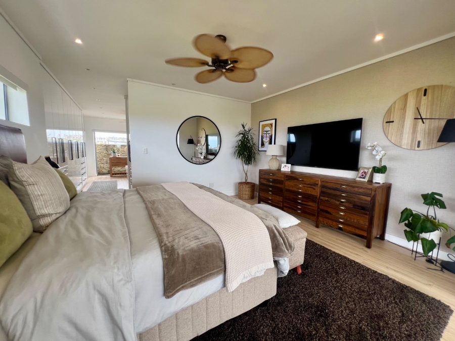 5 Bedroom Property for Sale in Oubaai Western Cape